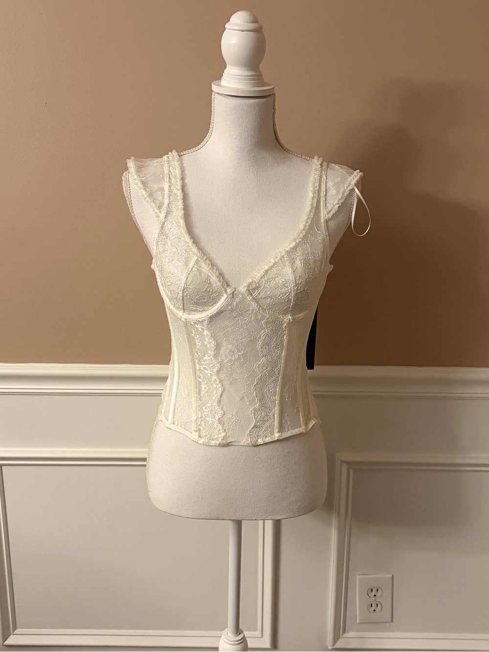 NWT Lioness “Some Like It Hot” Lace Corset Top in Ghost White - Picture 1 of 7